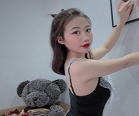 Anunciando o vídeo selfie da linda garota nascida em 2003
