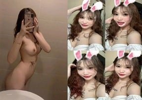 Enquanto as garotas de boceta azul estão fodendo, seus amantes enviam mensagens